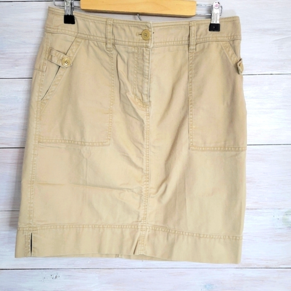 Jones New York skirt Size 6 Signature Skirt Khaki mini skirt above the knee